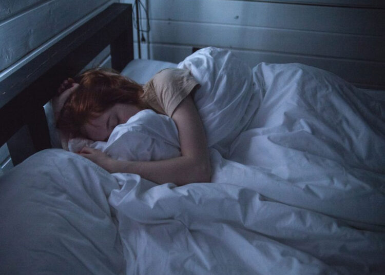 Можно ли попробовать продукт до оплаты на кассе: права покупателей супермаркета