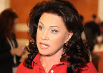 Поклонники не узнали: Бабкина показала, какой была до пластики. Фото