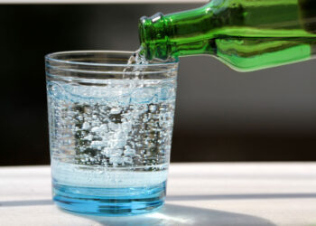 Почему минералка всегда газированная