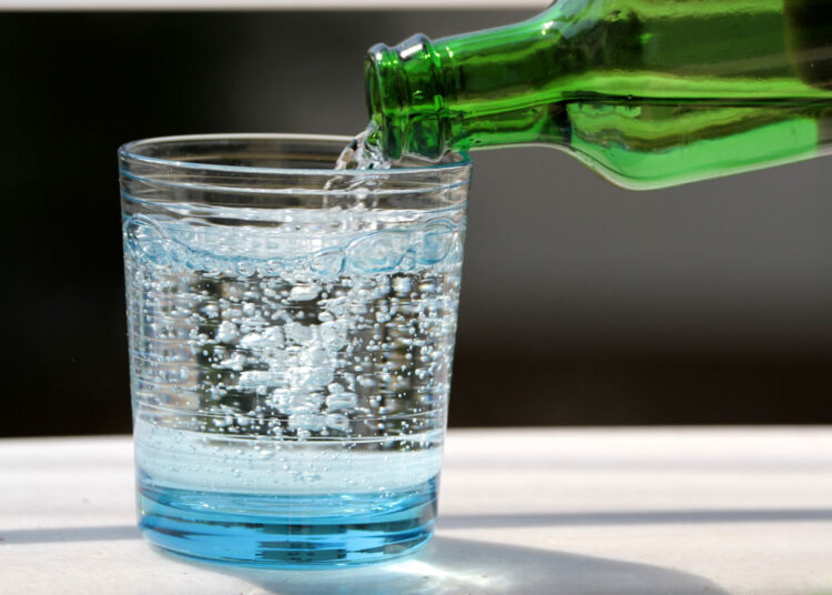 Почему минералка всегда газированная