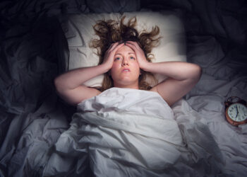 Как победить тревожные мысли, вызывающие бессонницу?