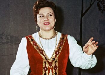 Легендарные украшения Людмилы Зыкиной: что за дорогие подарки носила звезда эстрады