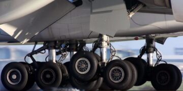 Почему шины на автомобилях лопаются, а на шасси самолета – никогда