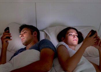 Почему не стоить сидеть за гаджетами перед сном