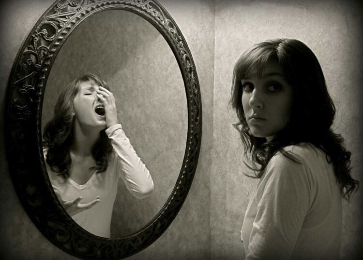 Ни в коем случае не снимайте селфи в зеркале, и вот почему