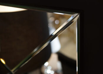 Почему в старых русских домах зеркала вешали таким странным образом