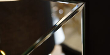 Почему в старых русских домах зеркала вешали таким странным образом