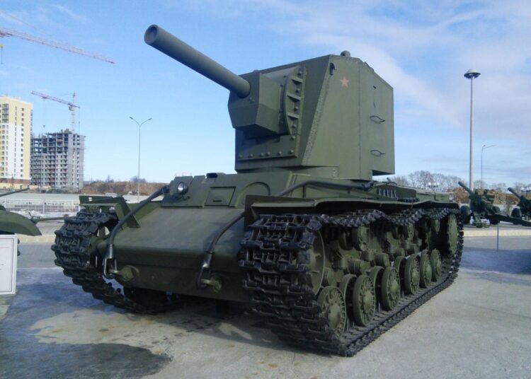 «Клим Ворошилов второй»: почему враги СССР так боялись танка КВ-2