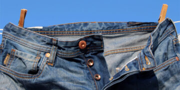 Как правильно стирать джинсы и насколько часто это можно делать: вы удивитесь