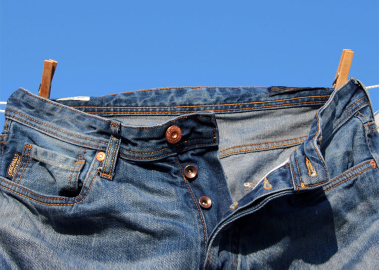 Как правильно стирать джинсы и насколько часто это можно делать: вы удивитесь