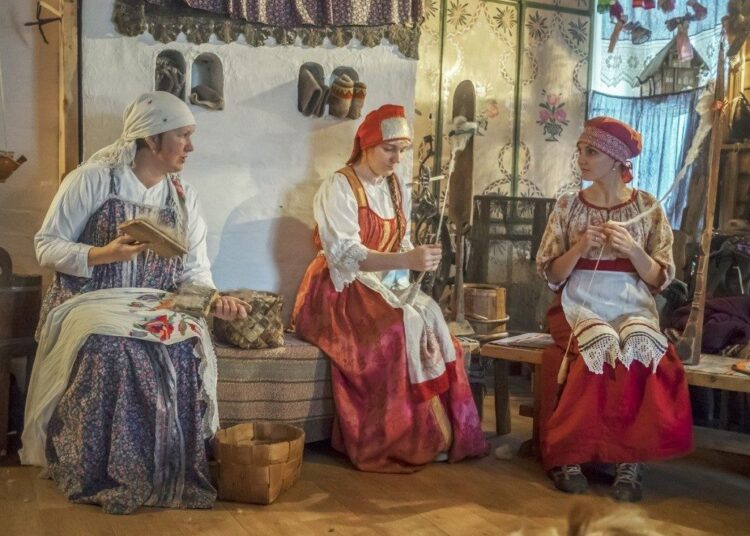 Терем — женская тюрьма: за что на Руси знатных женщин закрывали в домах