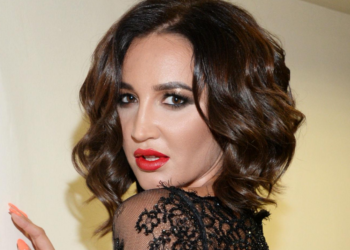 Ольга Бузова мыла полы за 50 рублей