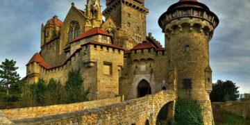 Как отапливали огромные каменные замки, на которые дров не напасешься