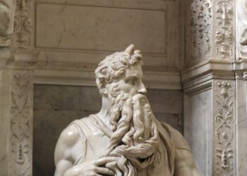 Почему пророк Моисей в некоторых скульптурах изображен с рогами