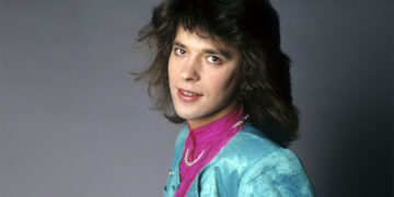 Женя Белоусов – вечный мальчик из 1990-х, которого настигла детская травма