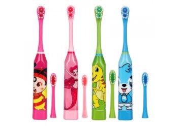 Почему щетинки на зубных щетках часто делают разных цветов