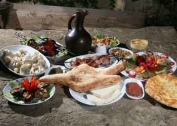 Правила кавказского застолья: как горцы умудряются пить и не пьянеть долгое время