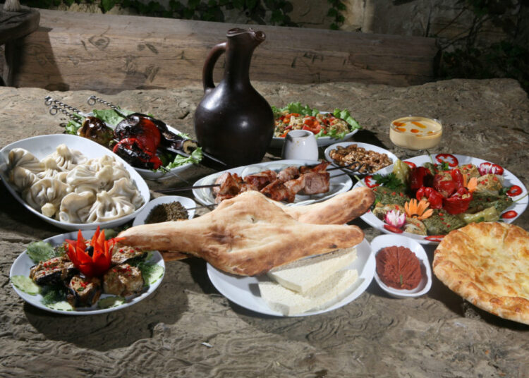 Правила кавказского застолья: как горцы умудряются пить и не пьянеть долгое время