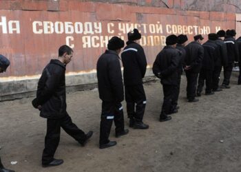 Зачем зеки в СССР кололи Сталина и Ленина на груди