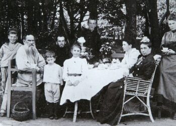 Несчастная жена великого человека: до чего Лев Толстой довел родную супругу