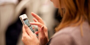 Муж прислал жене фото с «отдыха» и быстро стал холостяком