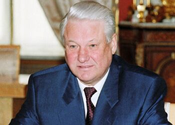 Странный факт о ботинках Ельцина, который узнали историки