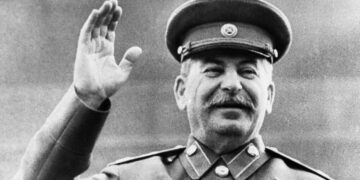 Бросился к телу: как Сталин повел себя, увидев мертвого Ленина