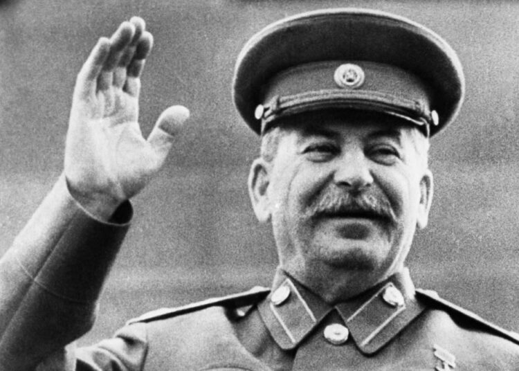 Бросился к телу: как Сталин повел себя, увидев мертвого Ленина