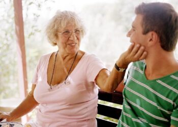 Почему в российских анекдотах зять и теща живут как кошка с собакой