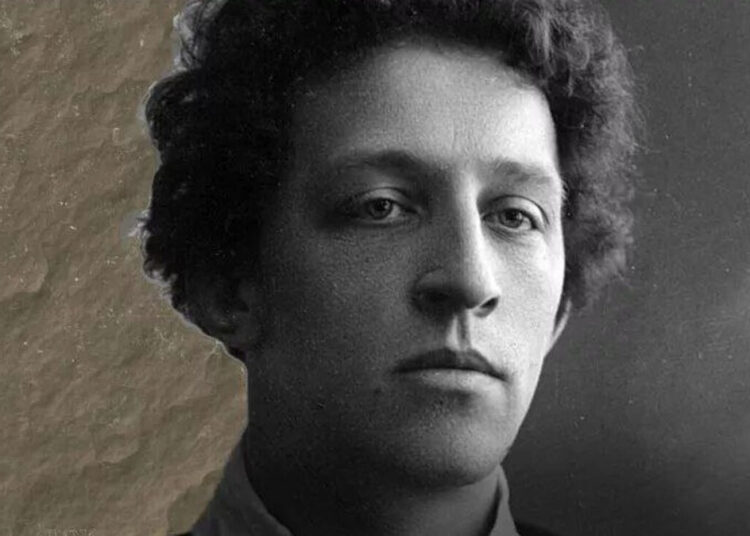 Зачем голову поэта Блока зарыли отдельно от тела