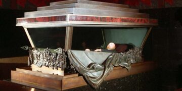 Не Ленин: откуда появился миф о другом человеке в Мавзолее