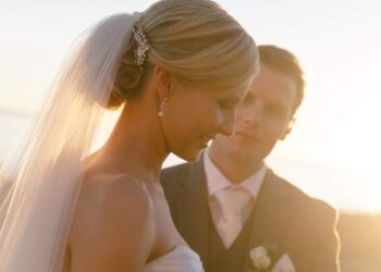 Что за суеверие запрещает дарить или продавать свадебную фату