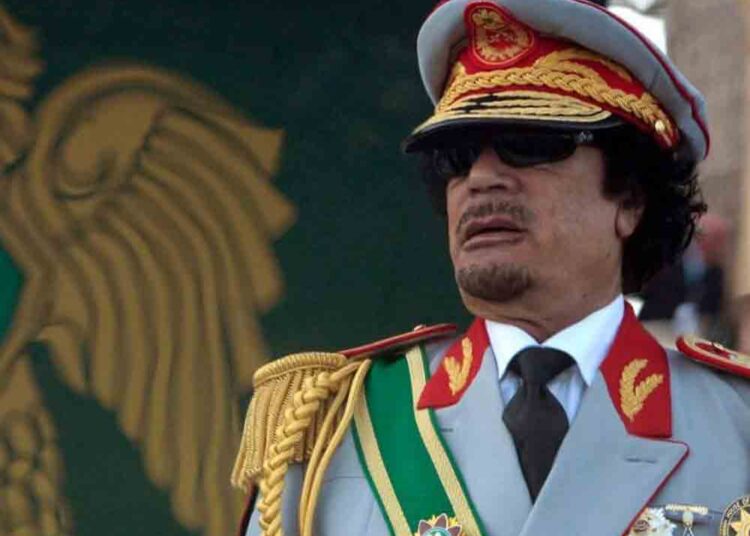 Почему ливийского лидера Муаммара Каддафи охранял отряд женщин