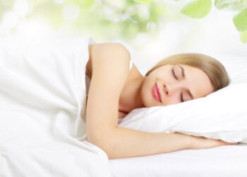 Как все же лучше и полезнее спать – у стены или с краю