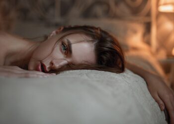 Сон с открытыми глазами: почему это случается