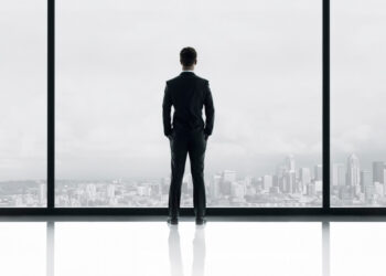 Для чего на мужских пиджаках сзади делают прорези, и как они называются правильно