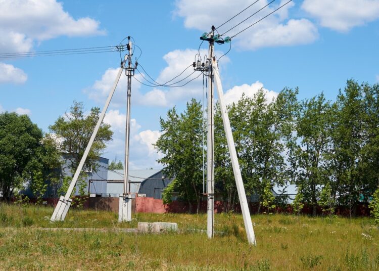 Почему нельзя проходить под подпоркой столба
