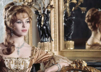 Похоронила сына и умерла в 20 лет: какой была реальная Анжелика