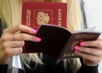 Почему женщины, снимаясь на паспорт, всегда получаются толще