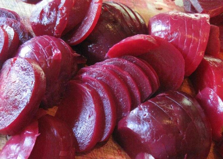 Как натереть свеколку и не замарать руки