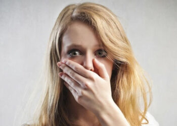 Дети чуть не погибли: на фото с прогулки мать увидела страшную опасность