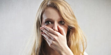 Дети чуть не погибли: на фото с прогулки мать увидела страшную опасность