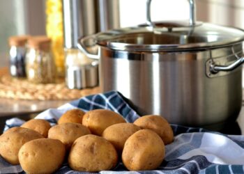 Соседка-врач рассказала, почему сваренную картошку можно просто выкинуть