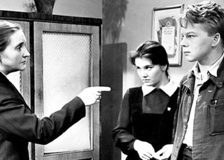 Давно уже не дети: какие взрослые актрисы играли подростков