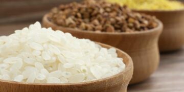 Как сберечь муку и крупы от насекомых, если нет герметичных банок